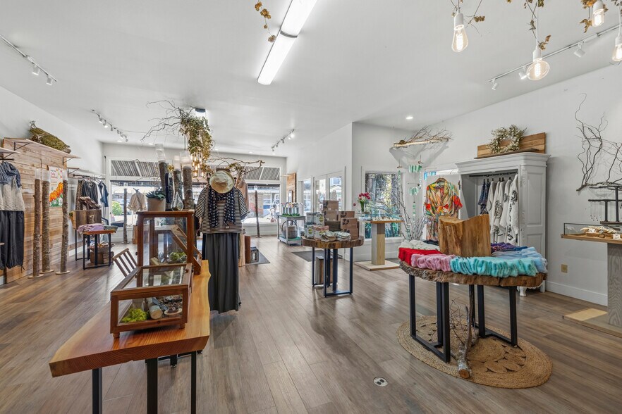 More Photos Of 101-107 S 1st St, La Conner Storefront For Sale