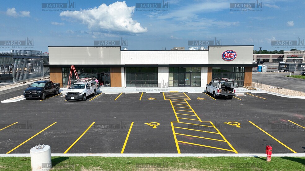 More Photos Of 1565-1585 S Jefferson Ave, Lebanon General Retail For Lease