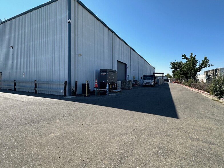 More Photos Of 157 Sloan Ct, Tracy Warehouse For Lease