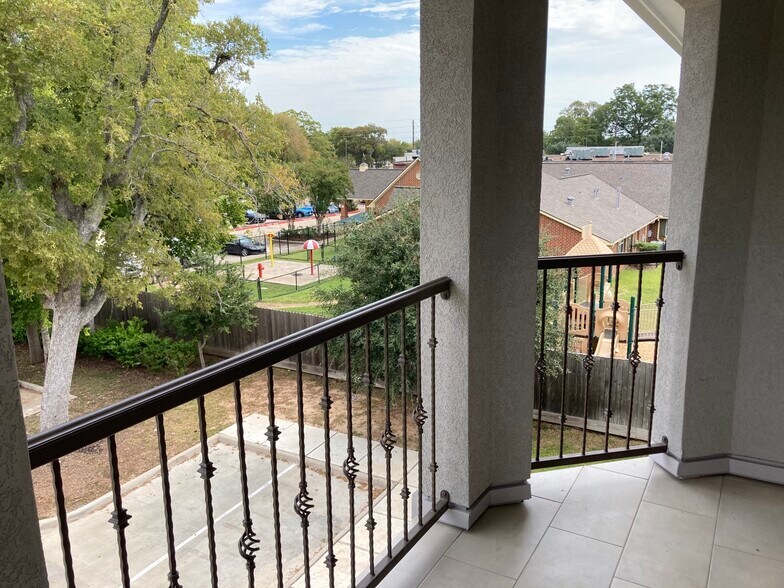 More Photos Of 6536 Greatwood Pky, Sugar Land Office For Sale