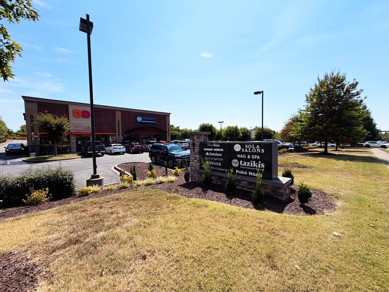More Photos Of 200-208 Indian Lake Blvd, Hendersonville General Retail For Lease
