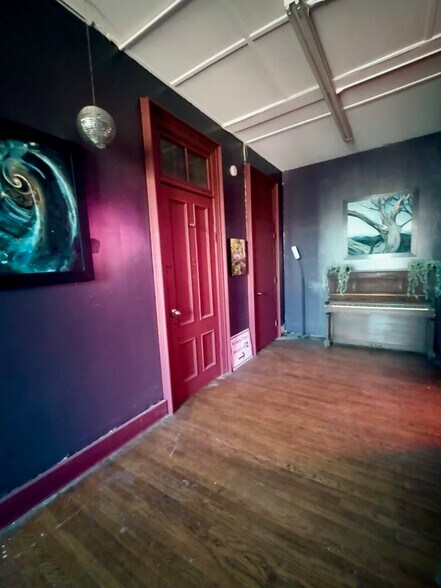 More Photos Of 220 Main St, Saugerties Storefront Retail Residential For Sale
