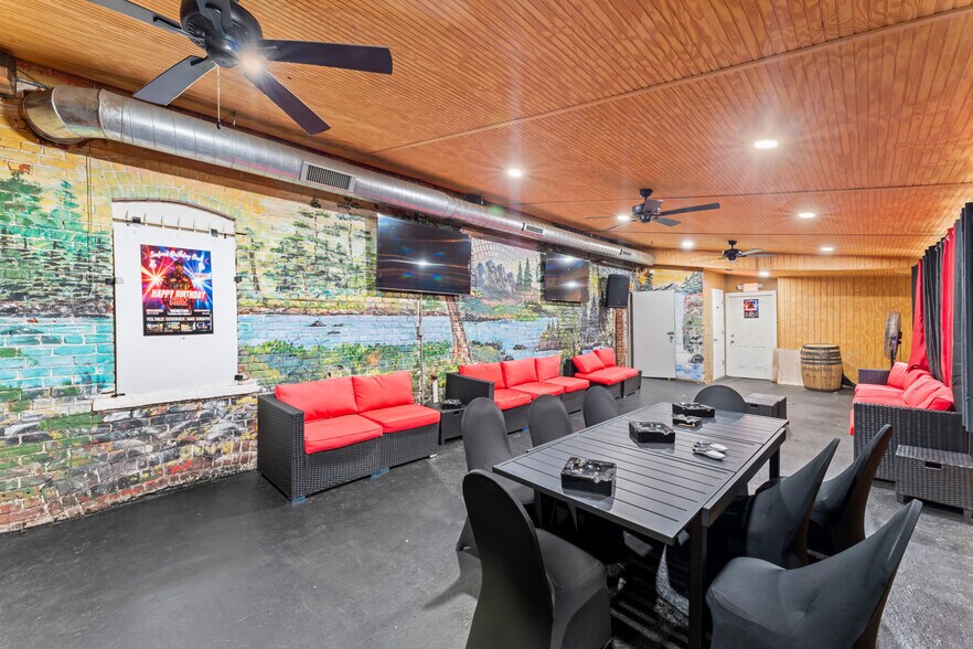 More Photos Of 811 Dixwell Ave, Hamden Flex For Sale