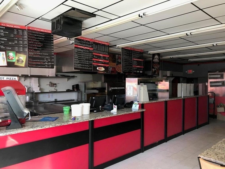 More Photos Of 14877 Stephens Dr, Eastpointe Freestanding For Lease