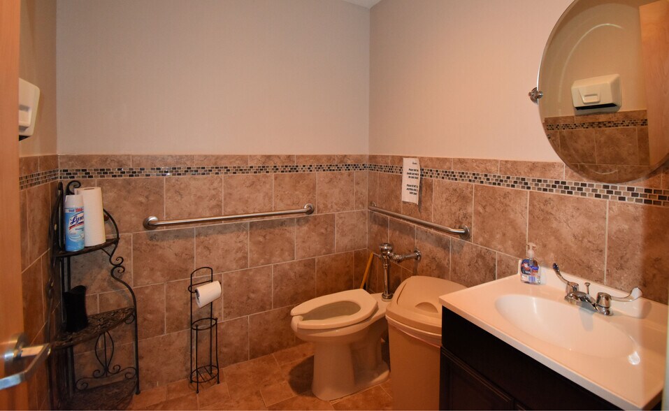 More Photos Of 24 Holt Dr, Stony Point Self Storage For Lease