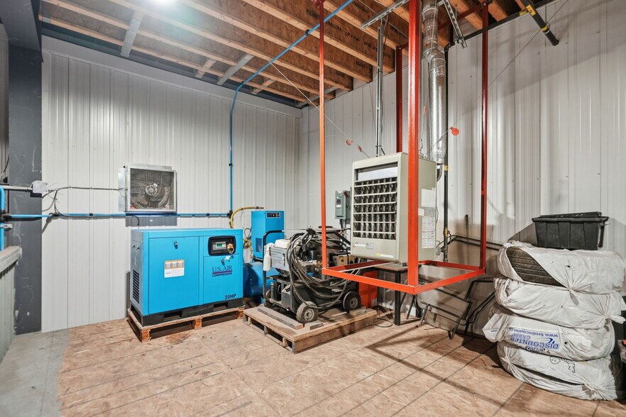 More Photos Of 224 Robot St, Vars Warehouse For Sale