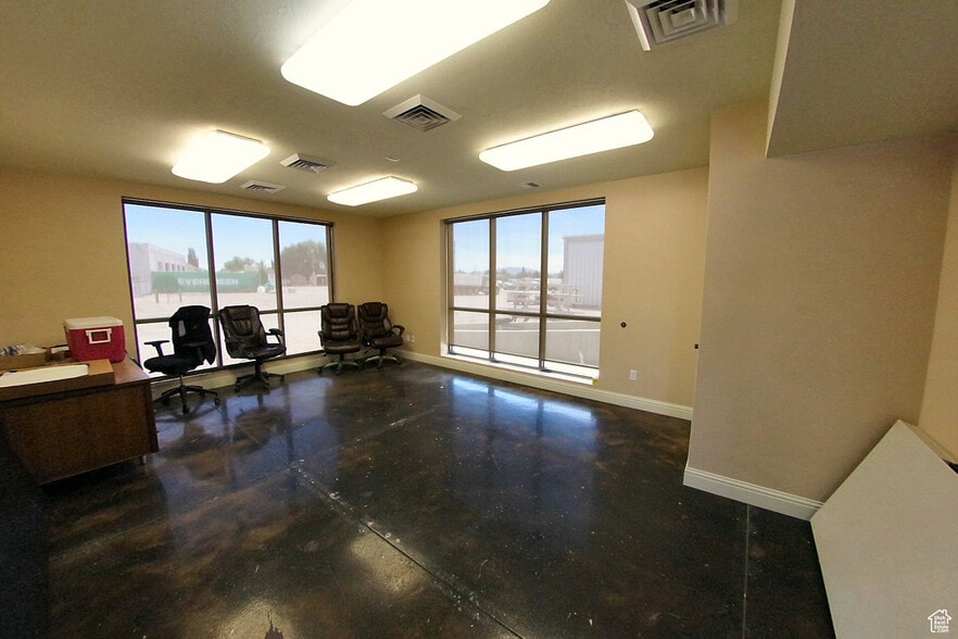 More Photos Of 848 S 2000 W, Syracuse Unknown For Lease