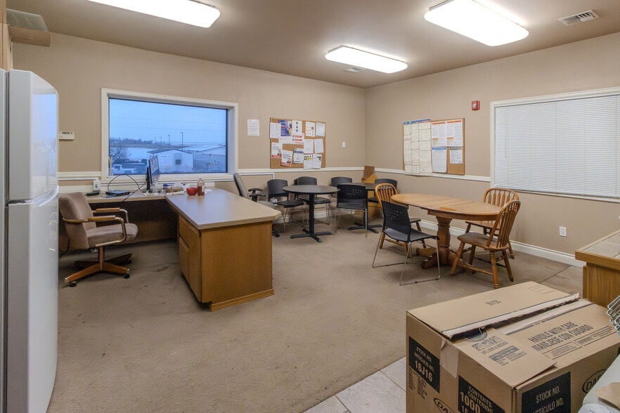 More Photos Of 2525 N Commercial Ave, Pasco Warehouse For Lease