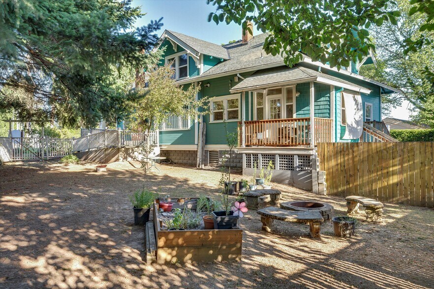 More Photos Of 835 N Main Ave, Gresham Restaurant For Sale