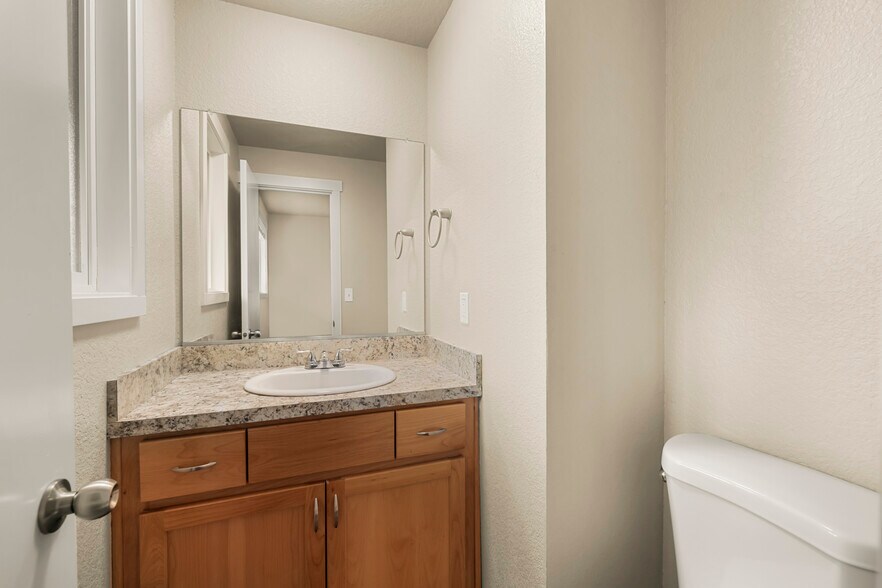More Photos Of 1570 James St, Woodburn Apartments For Sale
