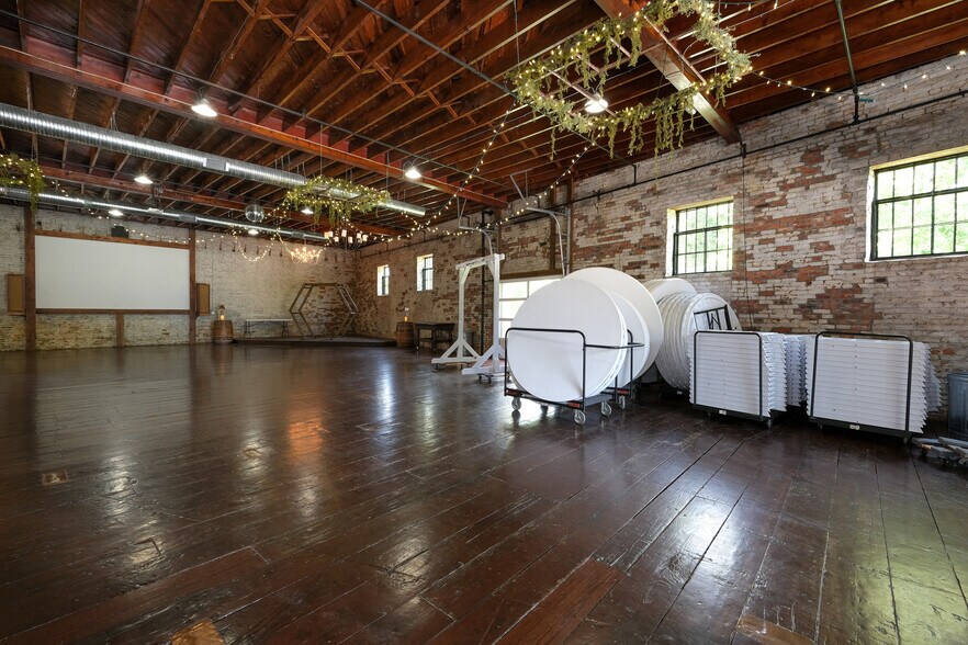 More Photos Of 11 Railroad St, Murphy Research And Development For Sale