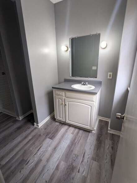 More Photos Of 3933 Warwick Blvd, Kansas City Apartments For Sale