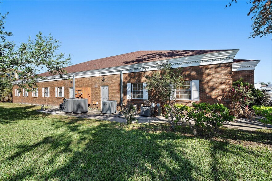 More Photos Of 1000 S Tamiami Trl, Venice Office For Sale