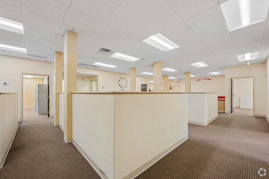 More Photos Of 3690 N Peachtree Rd, Atlanta Loft Creative Space For Lease