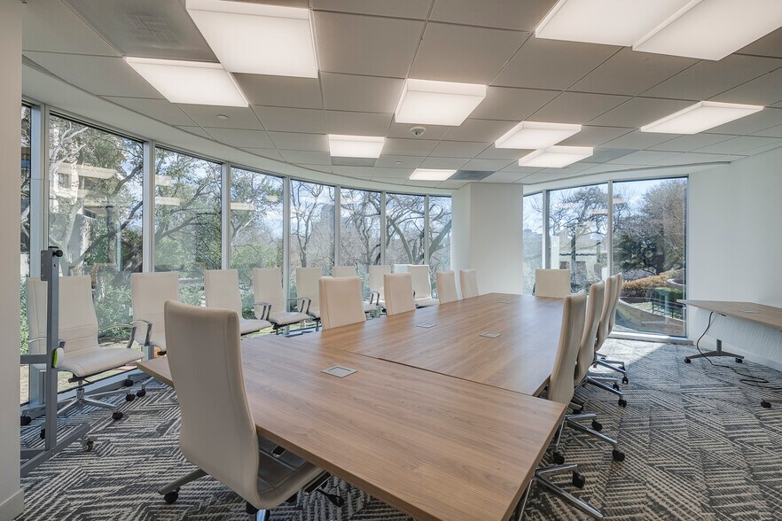 More Photos Of 3811 Turtle Creek Blvd, Dallas Office For Lease