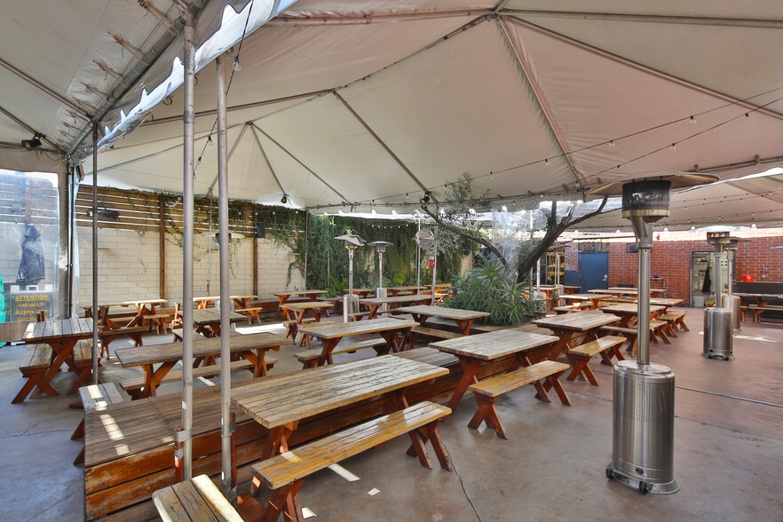 More Photos Of 1948 E 7th St, Los Angeles Bar For Lease