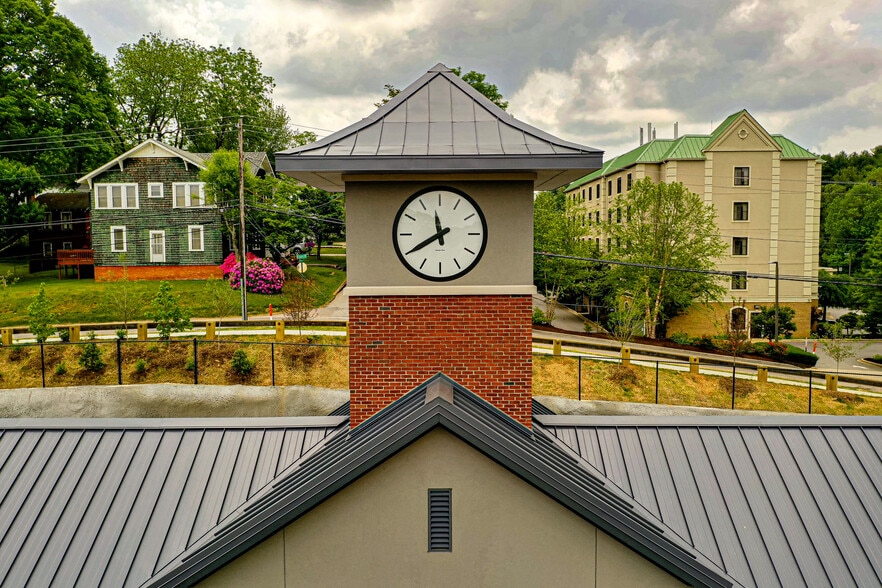 More Photos Of 190 Hendersonville Rd, Asheville Storefront Retail Office For Lease