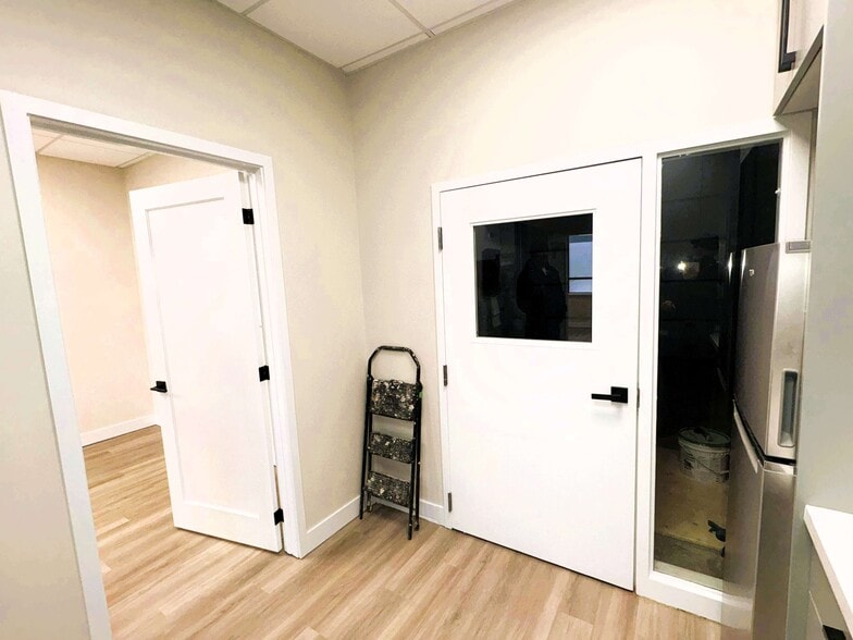 More Photos Of 90 Esna Park Dr, Markham Service For Lease