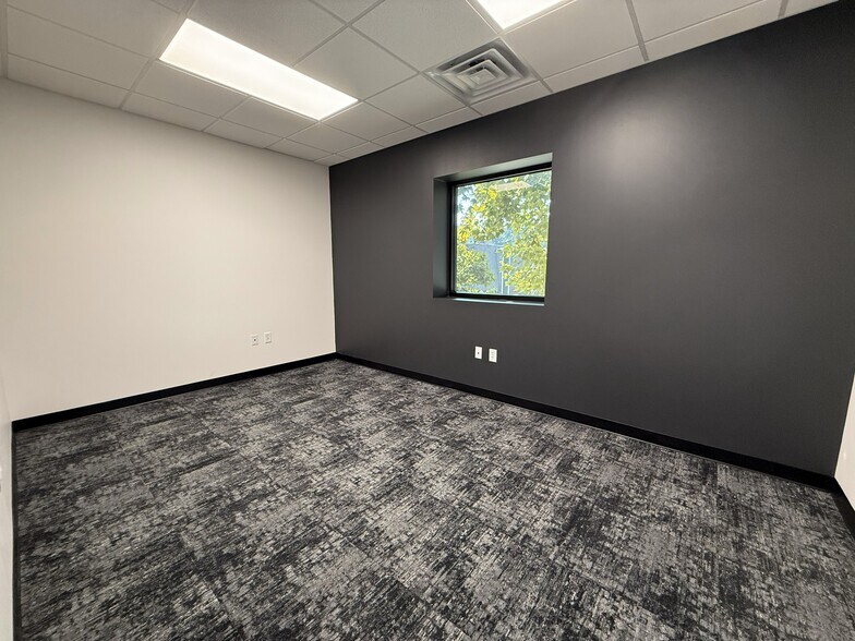 More Photos Of 3032 N Frazier St, Conroe Office For Lease