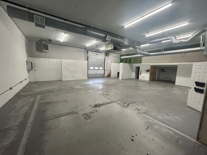 More Photos Of 979-987 Riverside St, Portland Distribution For Lease