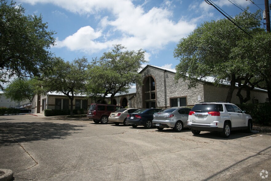 More Photos Of 4939 DeZavala Rd, San Antonio Medical For Lease
