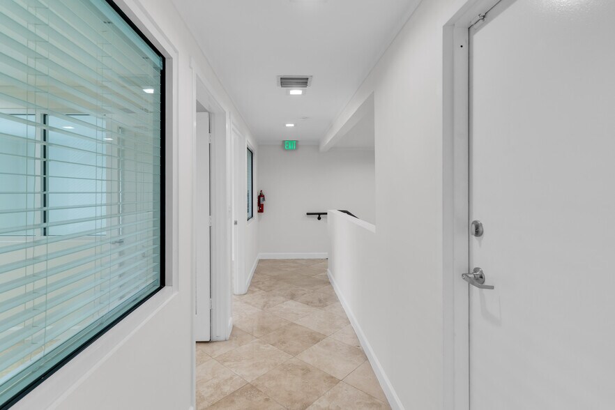More Photos Of 8200-8358 NW 30th Ter, Doral Warehouse For Lease