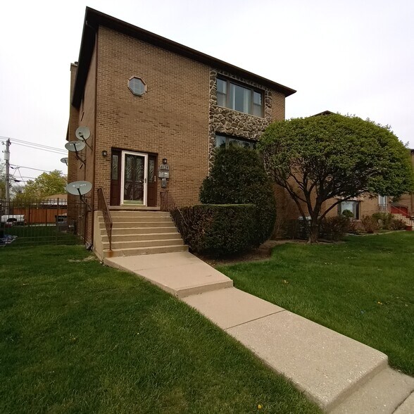 Primary Photo Of 8128 W Dempster St, Niles Apartments For Sale