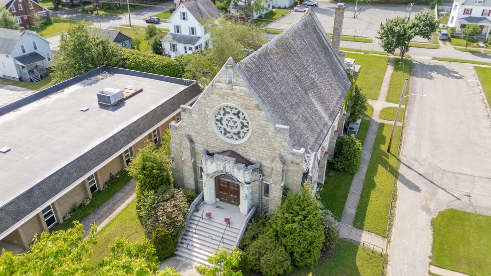 More Photos Of 309 N Broad St, Grove City Religious Facility For Sale