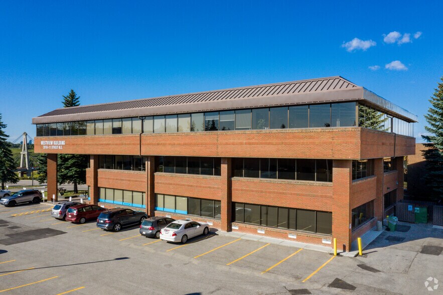 More Photos Of 2816 11th St NE, Calgary Office For Sale