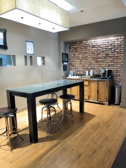 More Photos Of 120 Guthrie Ln, Brentwood Health Club For Lease