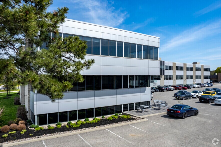 More Photos Of 1 Sparks Ave, Toronto Office For Lease