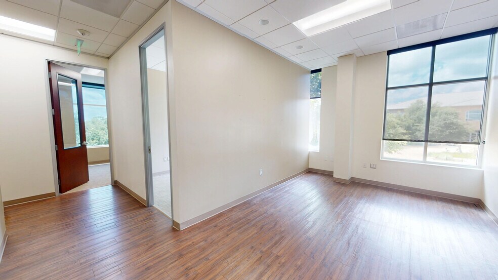 More Photos Of 5920 William Cannon Dr, Austin Medical For Lease