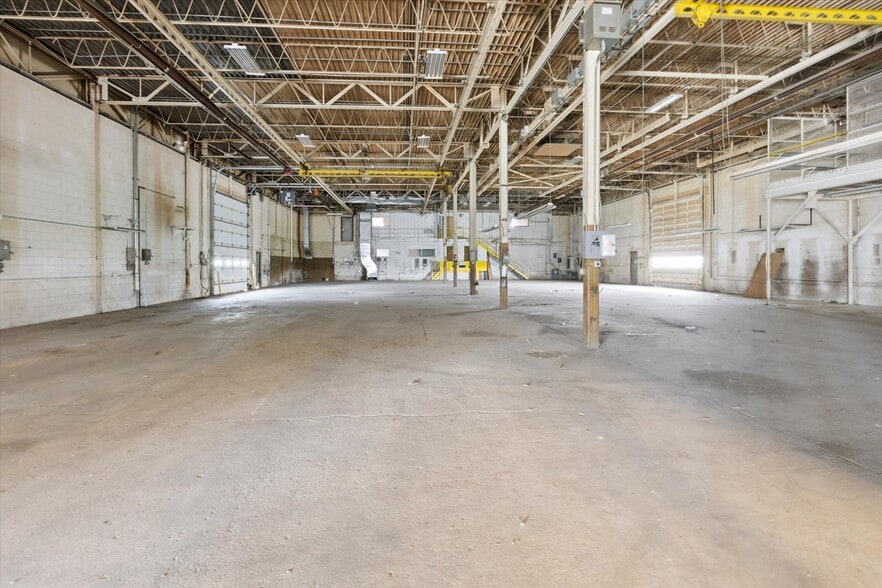 More Photos Of 211 Lee St, Saginaw Manufacturing For Sale