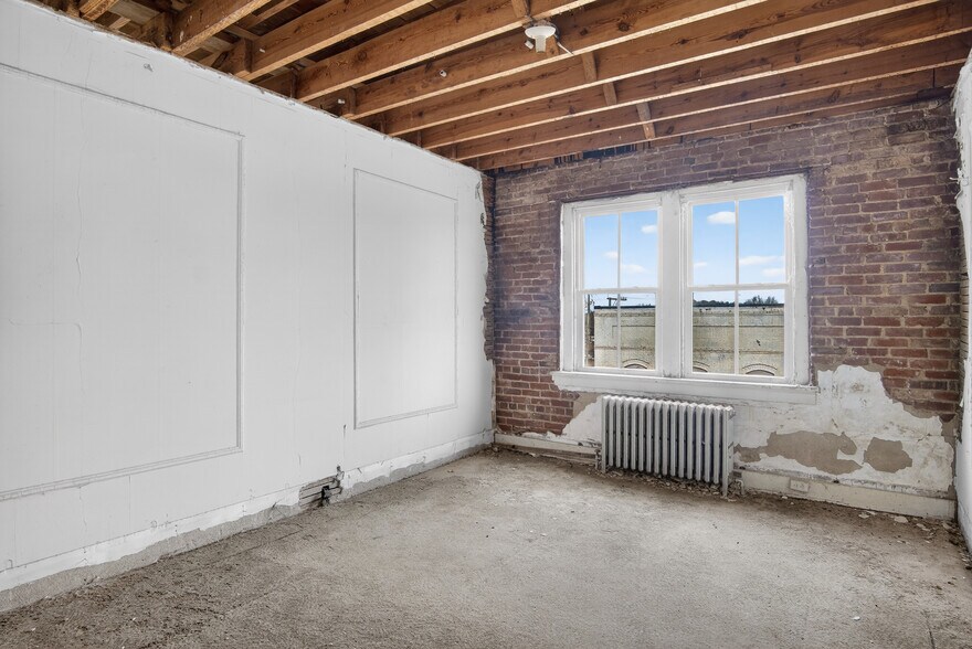 More Photos Of 104-110 S Hill Ave, South Hill Office Residential For Sale