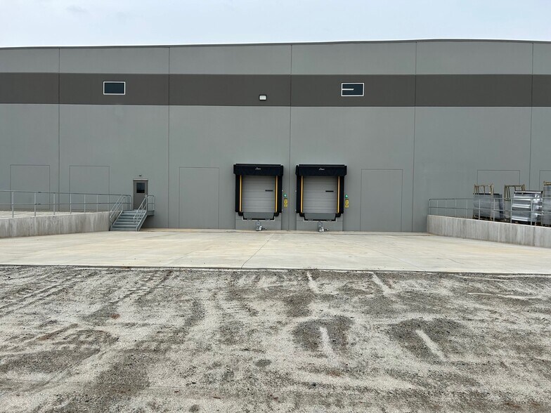 More Photos Of 444 Oconee Business Pky, Westminster Manufacturing For Sale