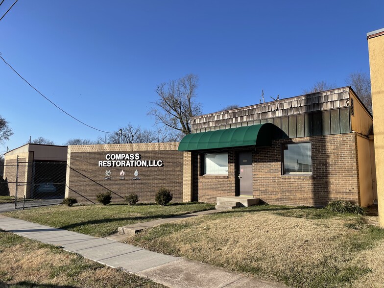 More Photos Of 219 & 303 W Chase st, Springfield Light Distribution For Lease