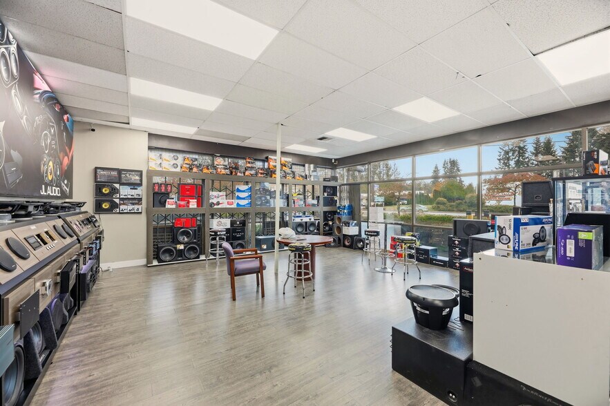 More Photos Of 10 SE Everett Mall Way, Everett General Retail For Lease