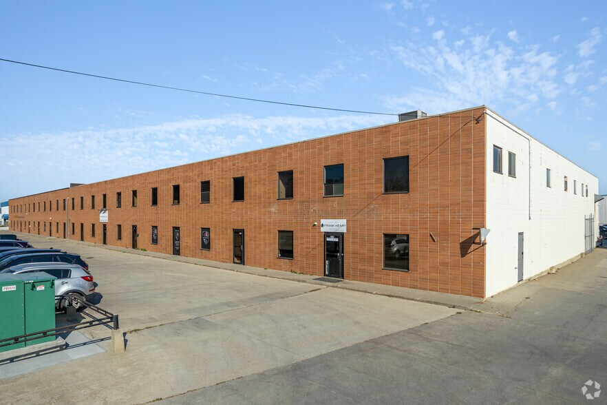 More Photos Of 9712-9732 54th Ave NW, Edmonton Flex For Lease