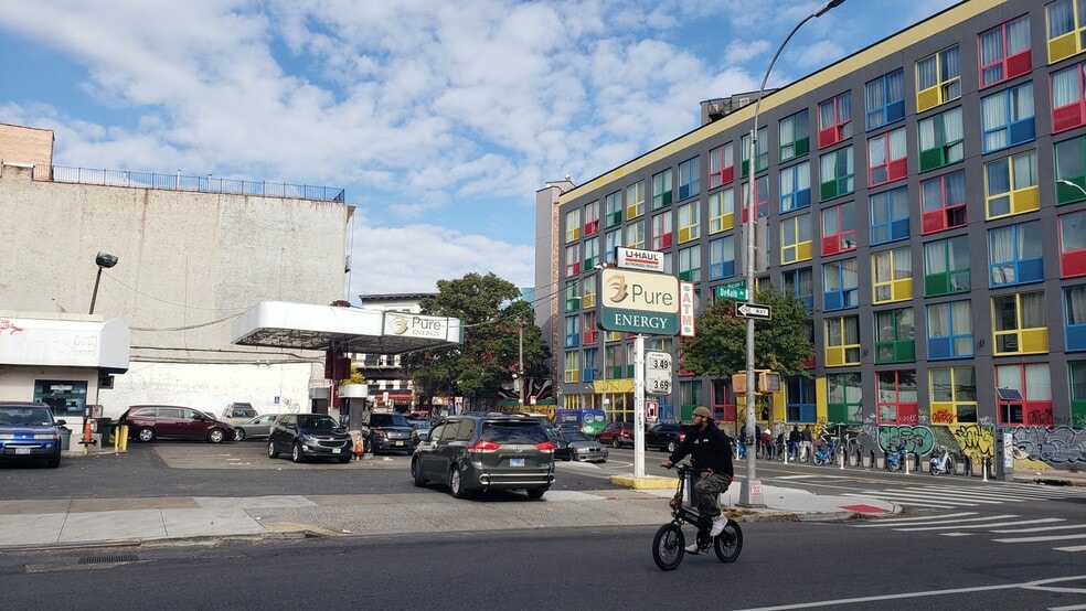 More Photos Of 1078 DeKalb Ave, Brooklyn Storefront Retail Residential For Sale