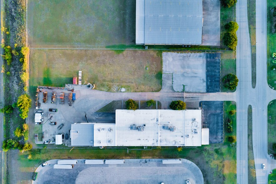 More Photos Of 7601 Will Rogers Blvd, Fort Worth Distribution For Lease