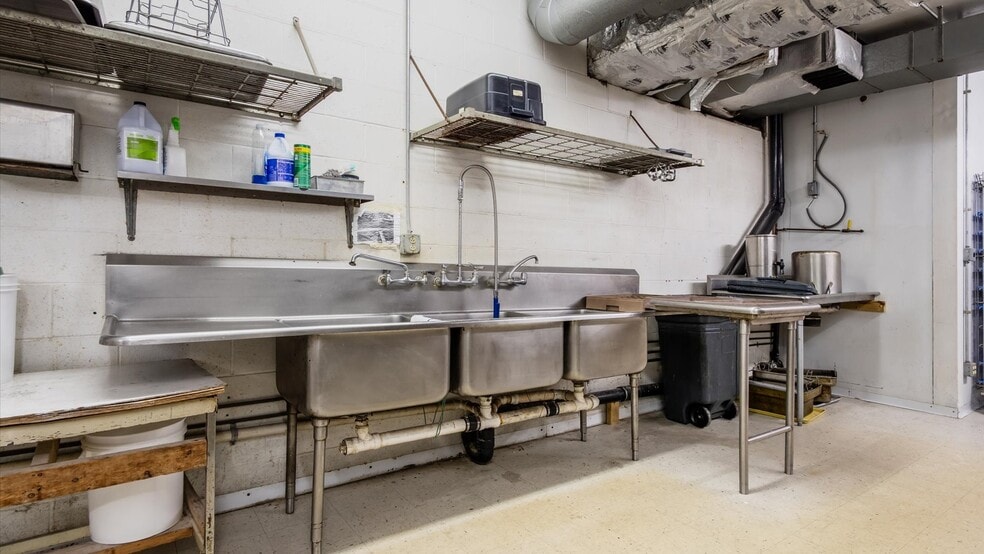 More Photos Of 2000 E Wheeling Ave, Cambridge Storefront For Sale