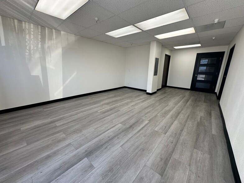 More Photos Of 12628 Raymer St, North Hollywood Warehouse For Lease