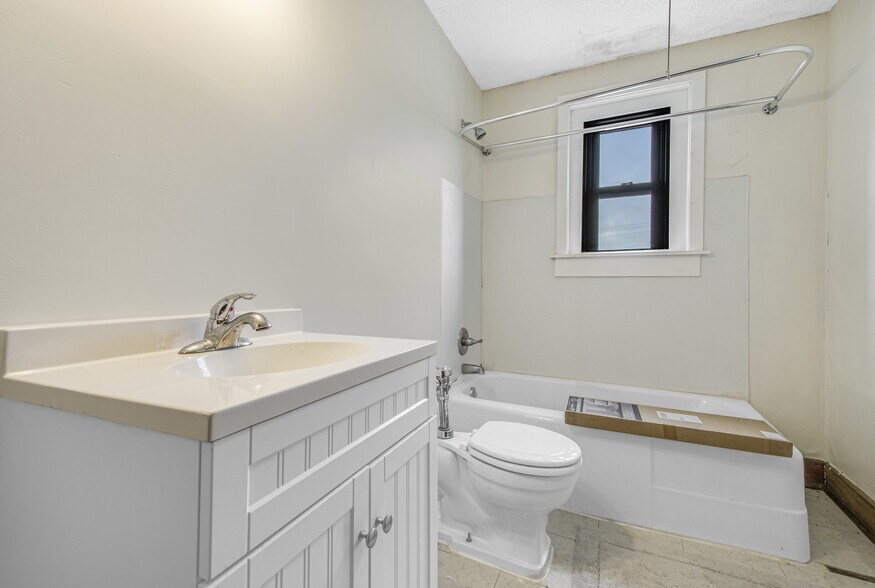 More Photos Of 330 Main St, Manchester Loft Creative Space For Sale