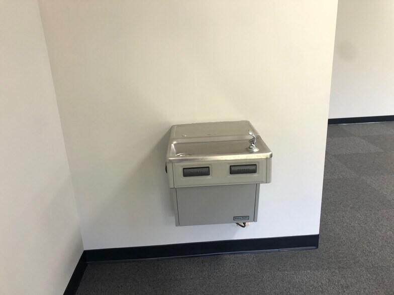 More Photos Of 508 Holly Hill Ln, Burlington Office Residential For Lease