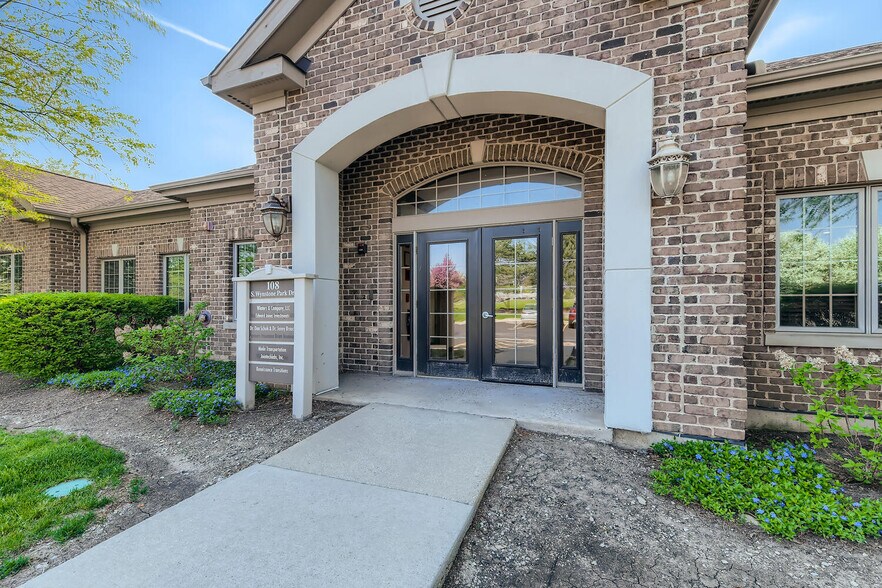 More Photos Of 108 S Wynstone Park Dr, North Barrington Office For Lease