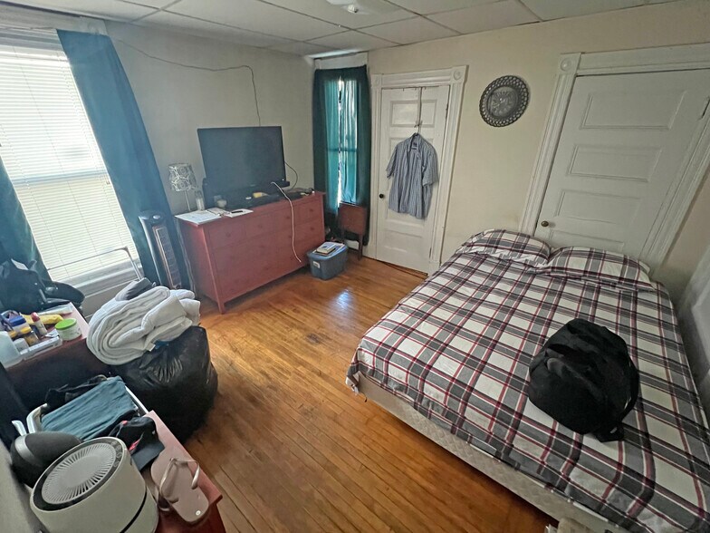 More Photos Of 127 Newbury St, Brockton Apartments For Sale