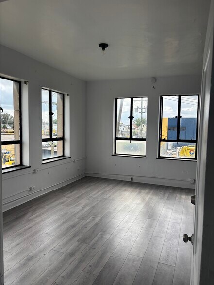 More Photos Of 3901 Christopher St, Hamtramck Manufacturing For Lease