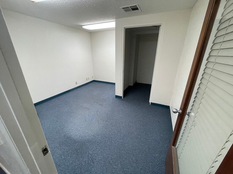 More Photos Of 2210 Chester Ave, Bakersfield Storefront Retail Office For Lease
