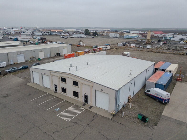 More Photos Of 2525 N Commercial Ave, Pasco Warehouse For Lease