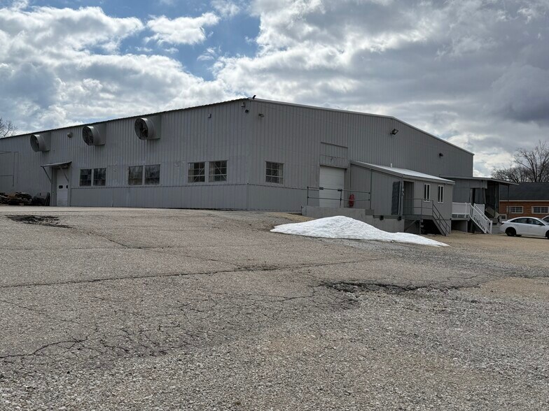 More Photos Of 625 Menomonee St, Theresa Warehouse For Lease